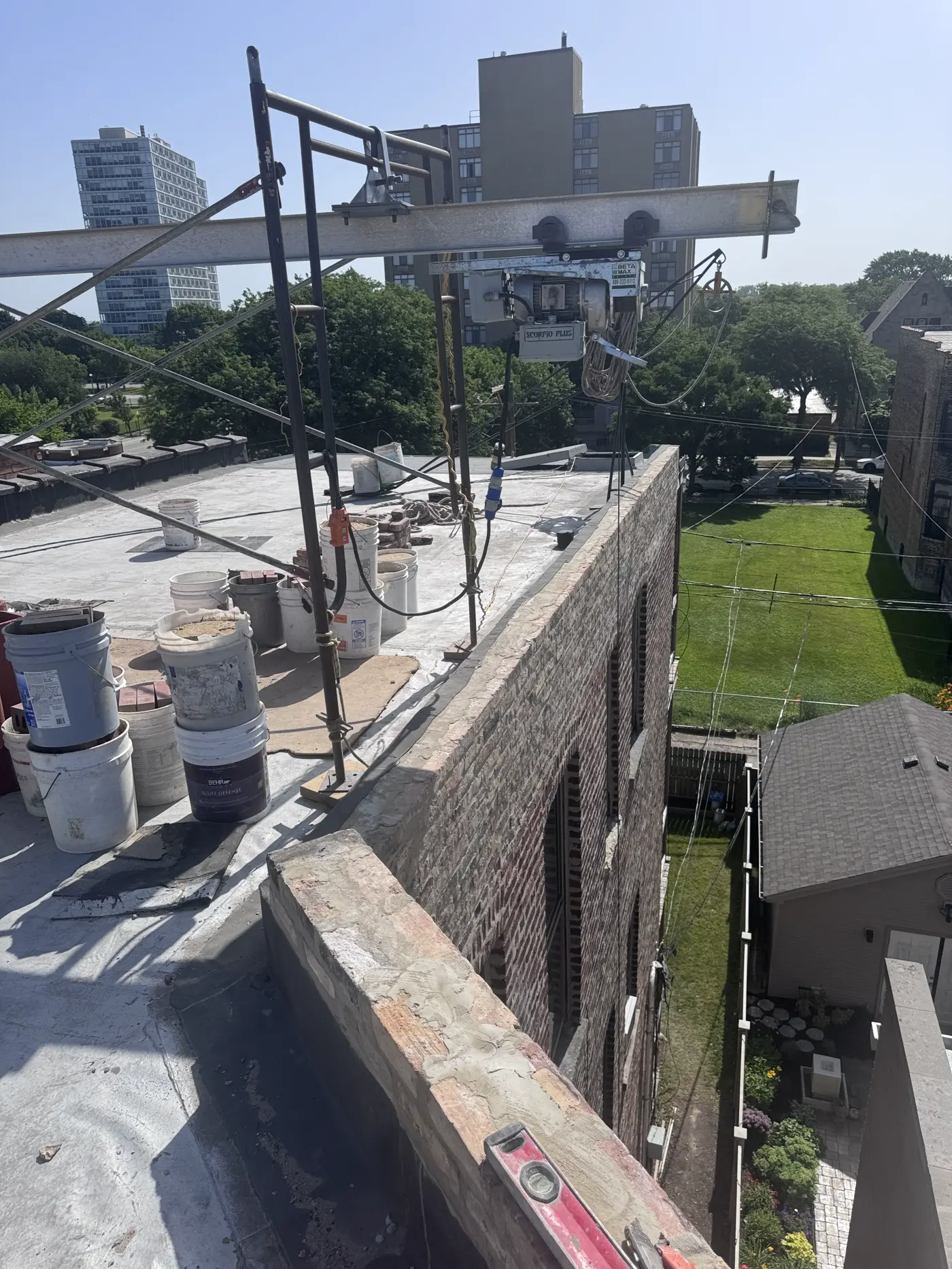 Active grinding and color-matched pointing on a Chicago parapet wall