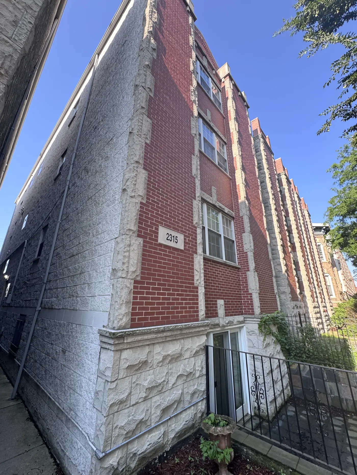 Multi-story Renaissance stone and split-face block facade in Chicago